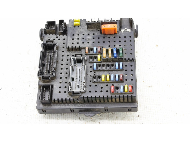 Блок предохранителей 28017881   Volvo XC90    