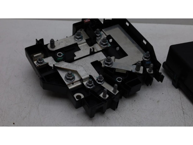 Блок предохранителей 8889877787, 32265898 Lynk & co 01