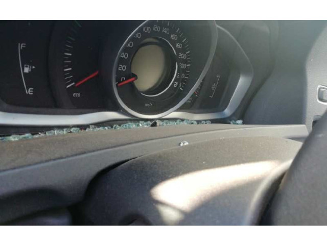 Панель приборов Volvo S60