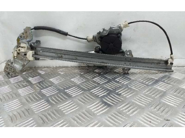 Zámek zadních dveří    Nissan Almera Tino 2002