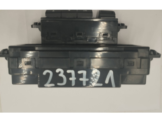 Дисплей    957101H700   KIA Ceed