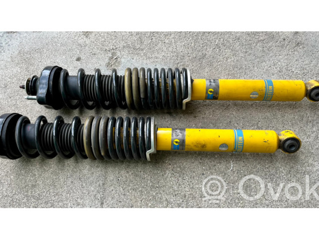 Задний амортизатор с пружиной      