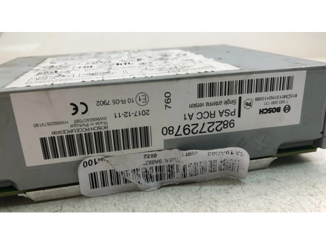 Радио/ проигрыватель CD/DVD / навигация