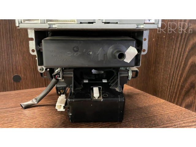 Радио/ проигрыватель CD/DVD / навигация