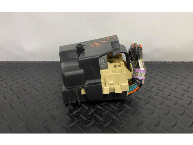 Блок предохранителей  15770996-01   Chevrolet Tahoe    