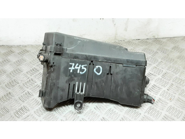 Блок предохранителей  MB100200B, MB502080B   Subaru Legacy    
