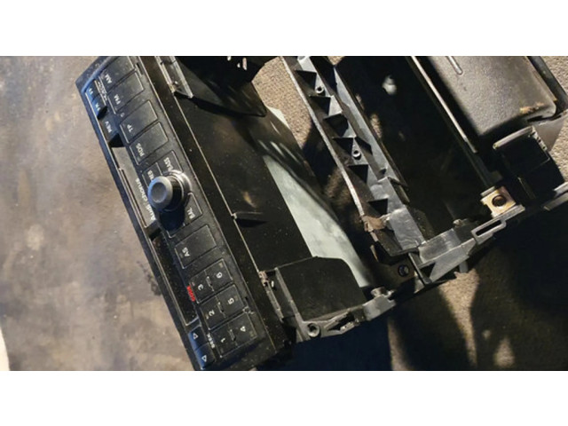 Радио/ проигрыватель CD/DVD / навигация