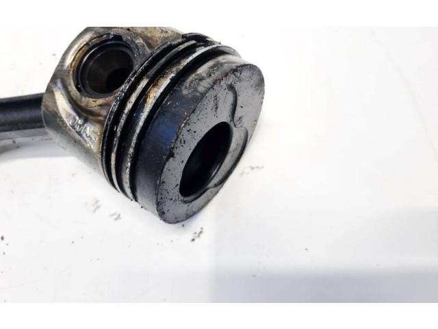 Píst Volkswagen PASSAT B5.5