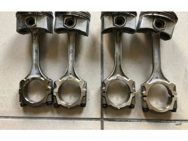 Píst 37090 Toyota RAV 4 (XA30) 3ZR-FAE