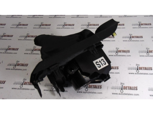 Передний держатель чашки