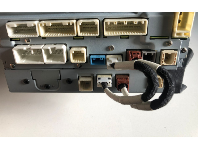 Радио/ проигрыватель CD/DVD / навигация