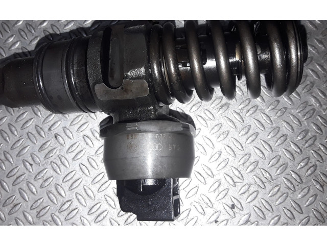 Vstřikovač 038130073AG   Volkswagen Transporter - Caravelle T5     