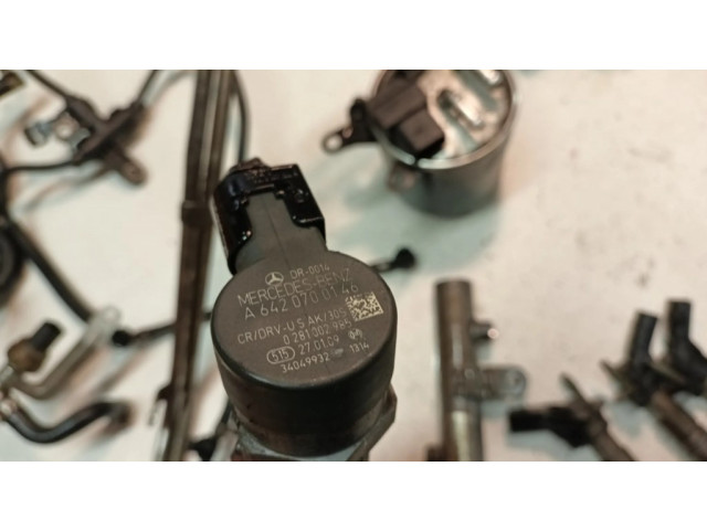 Vstřikovač A6420701187, 0445116026 Mercedes-Benz E W212 pro naftový motor 3.0 642850