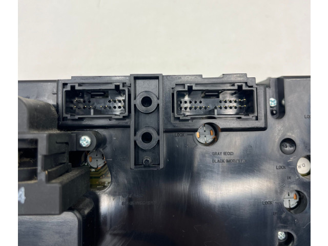 Блок управления климат-контролем 8682929, 3272300003 Volvo S80