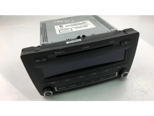 Радио/ проигрыватель CD/DVD / навигация