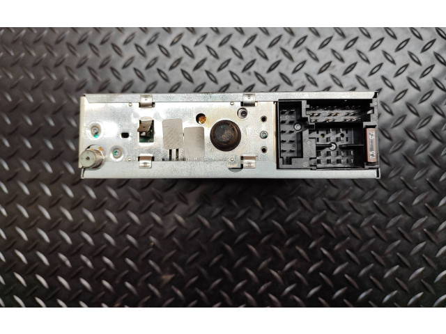 Радио/ проигрыватель CD/DVD / навигация