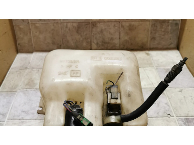 Бачок оконной жидкости    