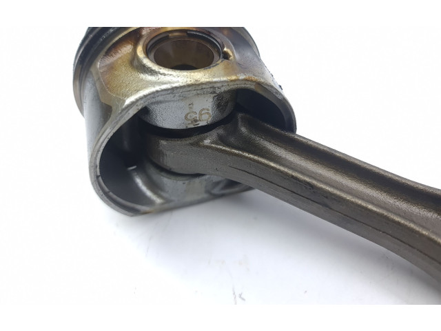  Поршень с шатуном    Volkswagen PASSAT B6  