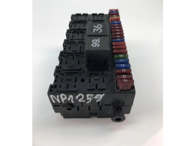 Блок предохранителей 357937039 Volkswagen Caddy