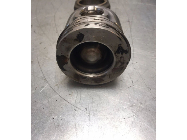 Píst 75L101 Volvo V40