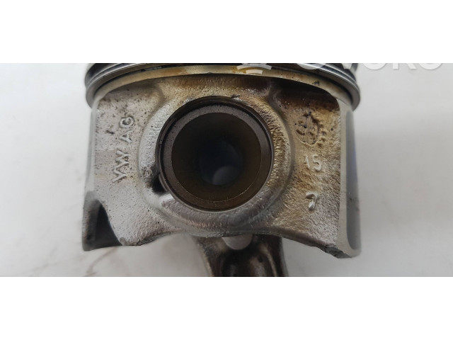 Поршень с шатуном 04bc Skoda Fabia Mk3 (NJ)