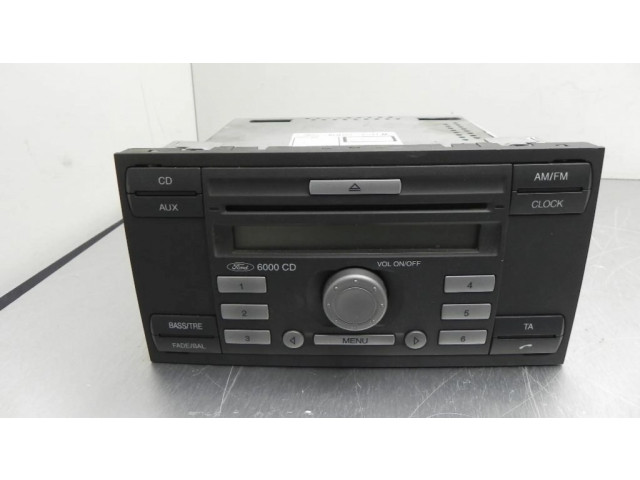 Радио/ проигрыватель CD/DVD / навигация