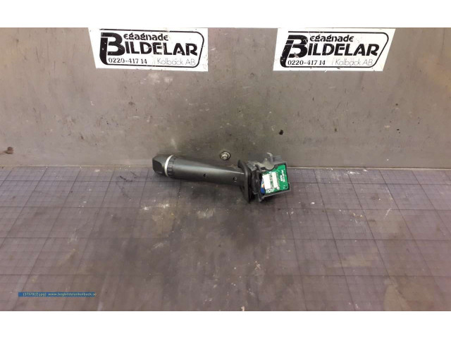 Ручка стеклоочистителей 30798529   Volvo V70