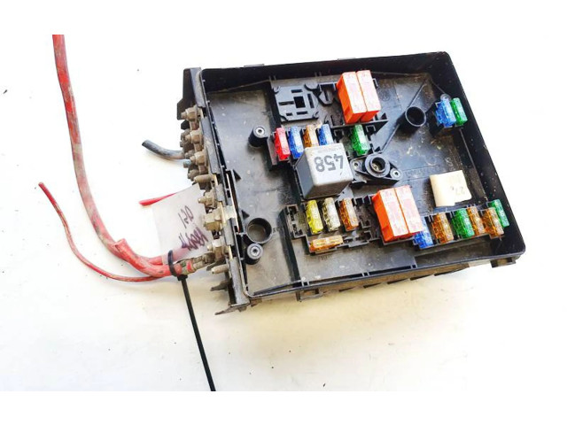 Блок предохранителей  017181301, 0-1718130-1   Volkswagen Golf Plus    