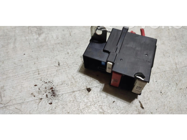 Блок предохранителей 0647122301 Dacia Duster