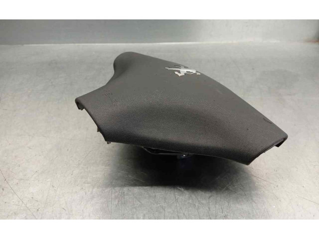 Подушка безопасности водителя E8XN6082651   Peugeot 107