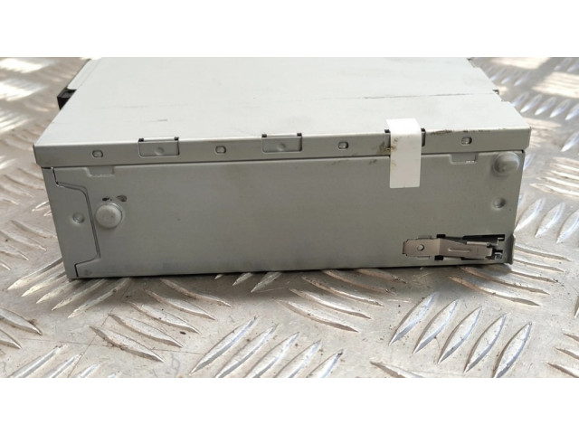 Радио/ проигрыватель CD/DVD / навигация