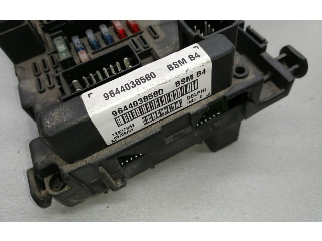 Блок предохранителей 9644038580   Peugeot 307    