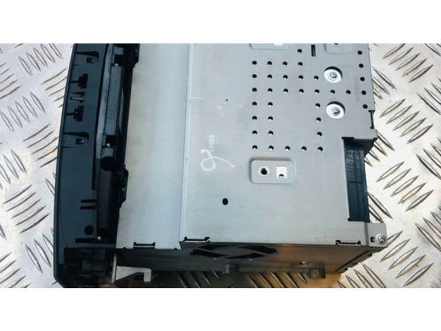 Радио/ проигрыватель CD/DVD / навигация