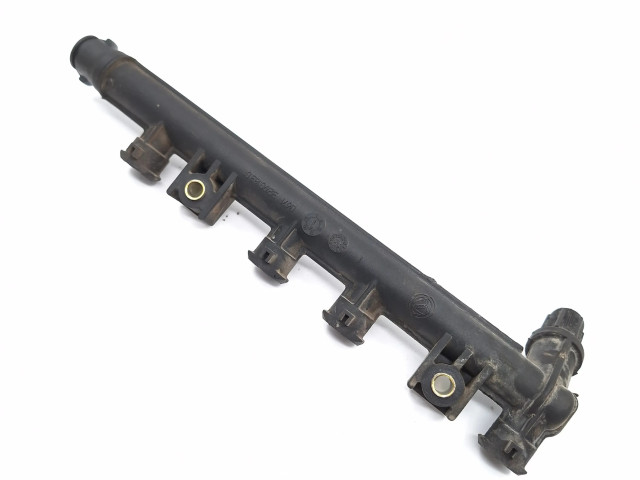 Vstřikovač 3219018301, B6713219018301 Fiat Punto (188) pro benzínový motor 1.2 188 A4.000 1.2 60 (188.030, .050, .130, .15