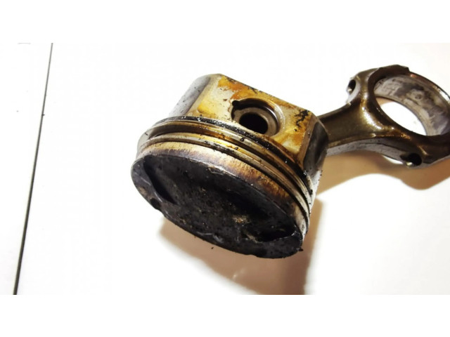 Píst Alfa Romeo 166 pro benzínový motor 2.5