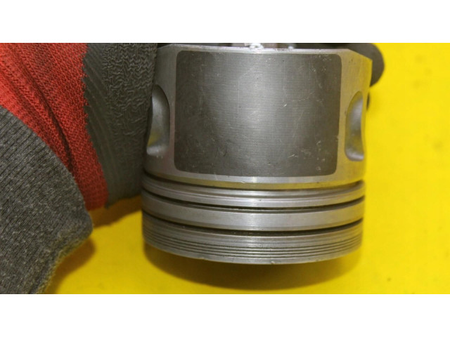  Поршень с шатуном  038G  Volkswagen Bora  