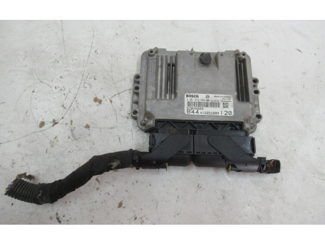 Блок управления двигателя 0281016235   Lancia Delta