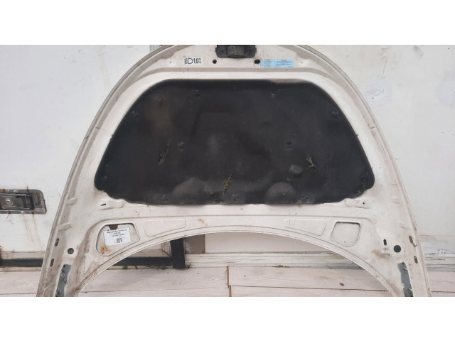 Капот двигателя