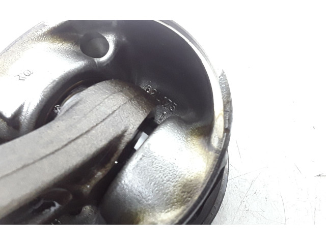 Поршень с шатуном D4204T5 82L175 Volvo S60