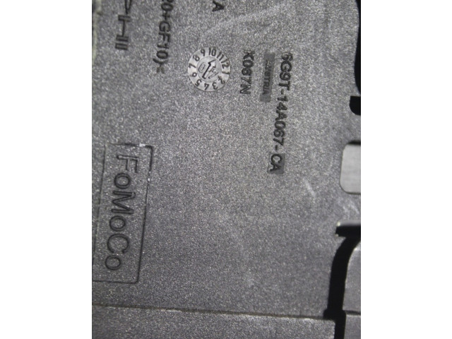 Блок предохранителей     Volvo S80    