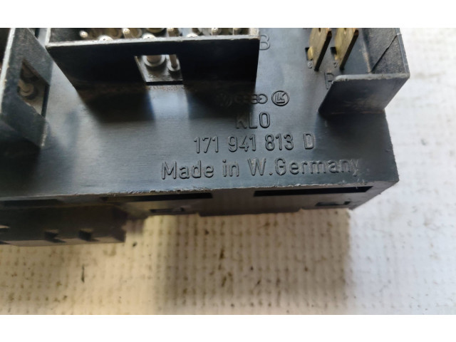 Pojistková skříňka 171941813D Volkswagen PASSAT B3 1991