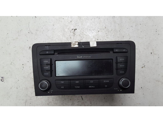 Радио/ проигрыватель CD/DVD / навигация