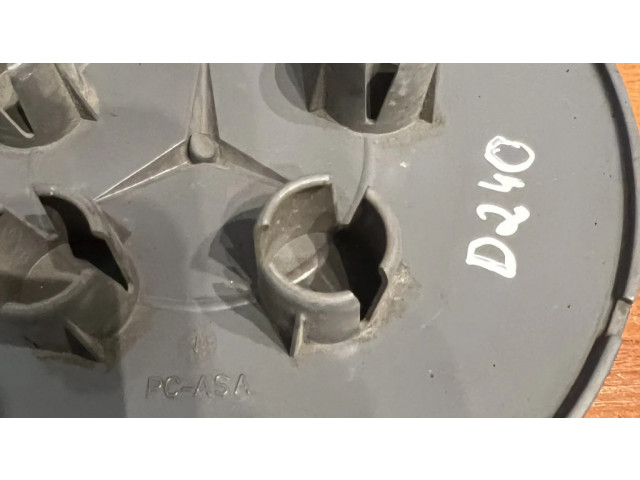 Отделка вокруг крышки топливного бака