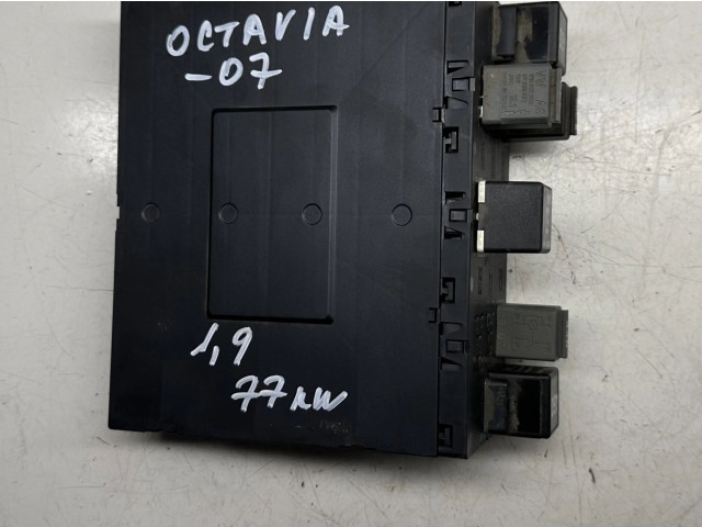 Блок комфорта 3C0937049AJ Skoda Octavia Mk2 (1Z)