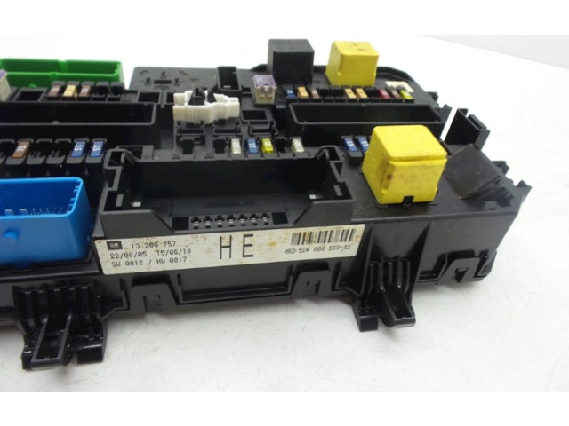 Pojistková skříňka 13206757, 13206757 Opel Zafira B 2005