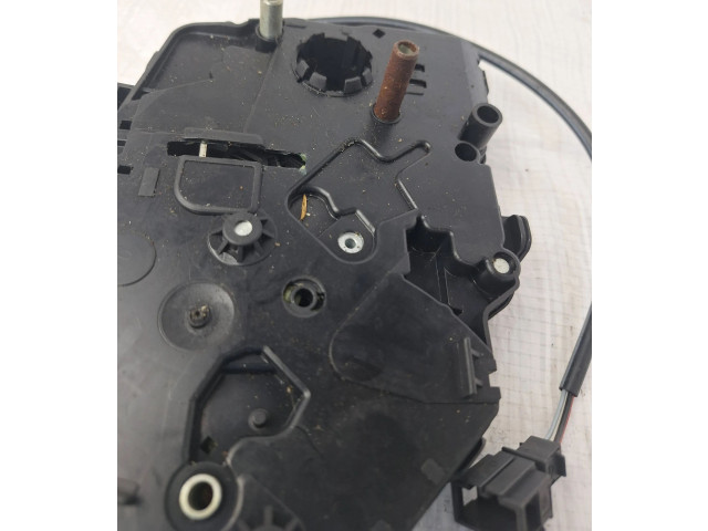 Zámek zadních dveří 2K0827426C Volkswagen Caddy 2007