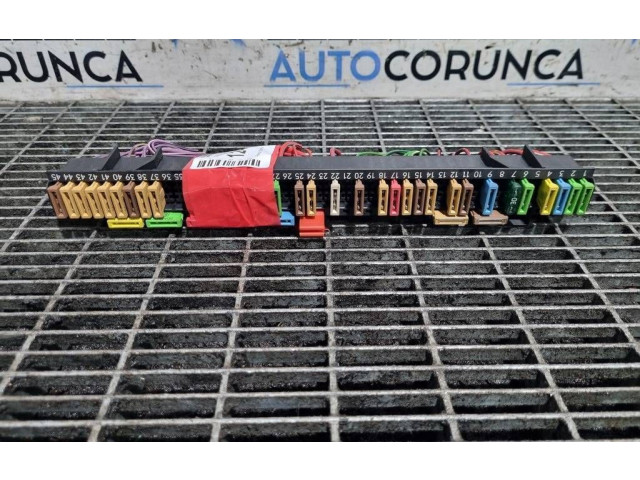 Блок предохранителей     8366570, 14397    Alpine B10 E39 