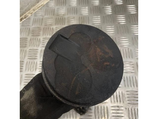 Píst 620 Mitsubishi Pajero pro naftový motor 2.8