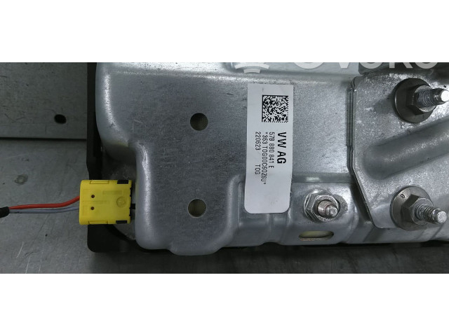 Подушка безопасности для колен 57B880841E Skoda Karoq