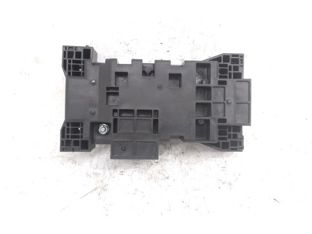 Блок предохранителей Mitsubishi Outlander